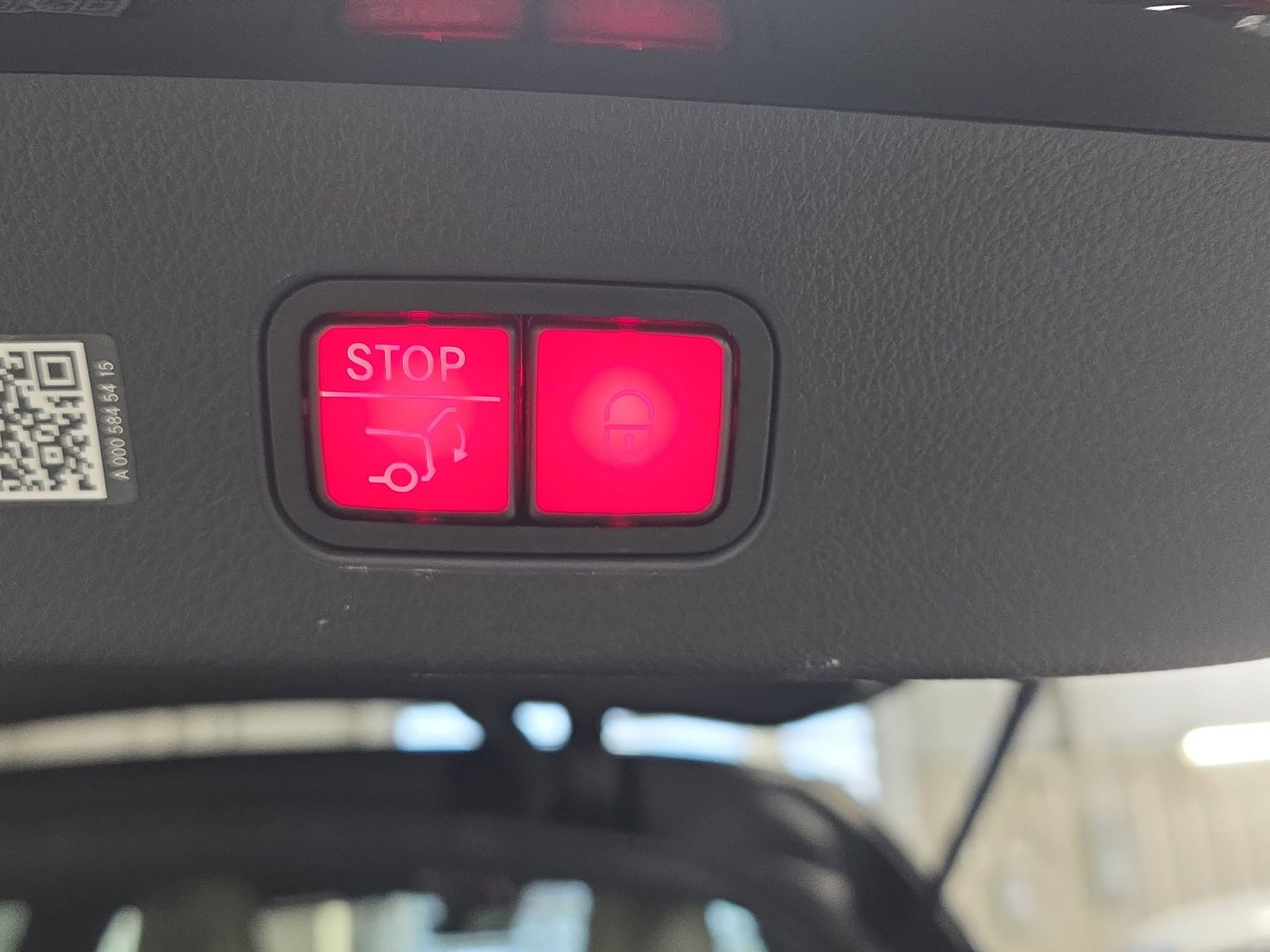 Used 2025 Mercedes-Benz GLC 300 4MATIC image 13