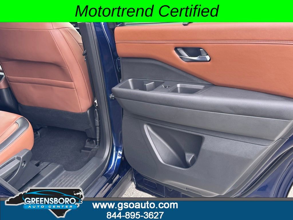 Used 2022 Nissan Pathfinder Platinum w/ Cargo Package AWD/4WD image 27