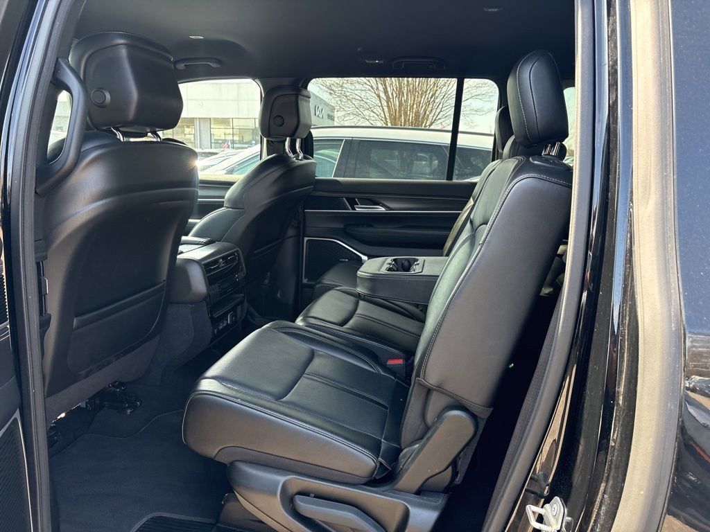 Used 2024 Jeep Wagoneer L Series II w/ Flexible Seating Group image 18