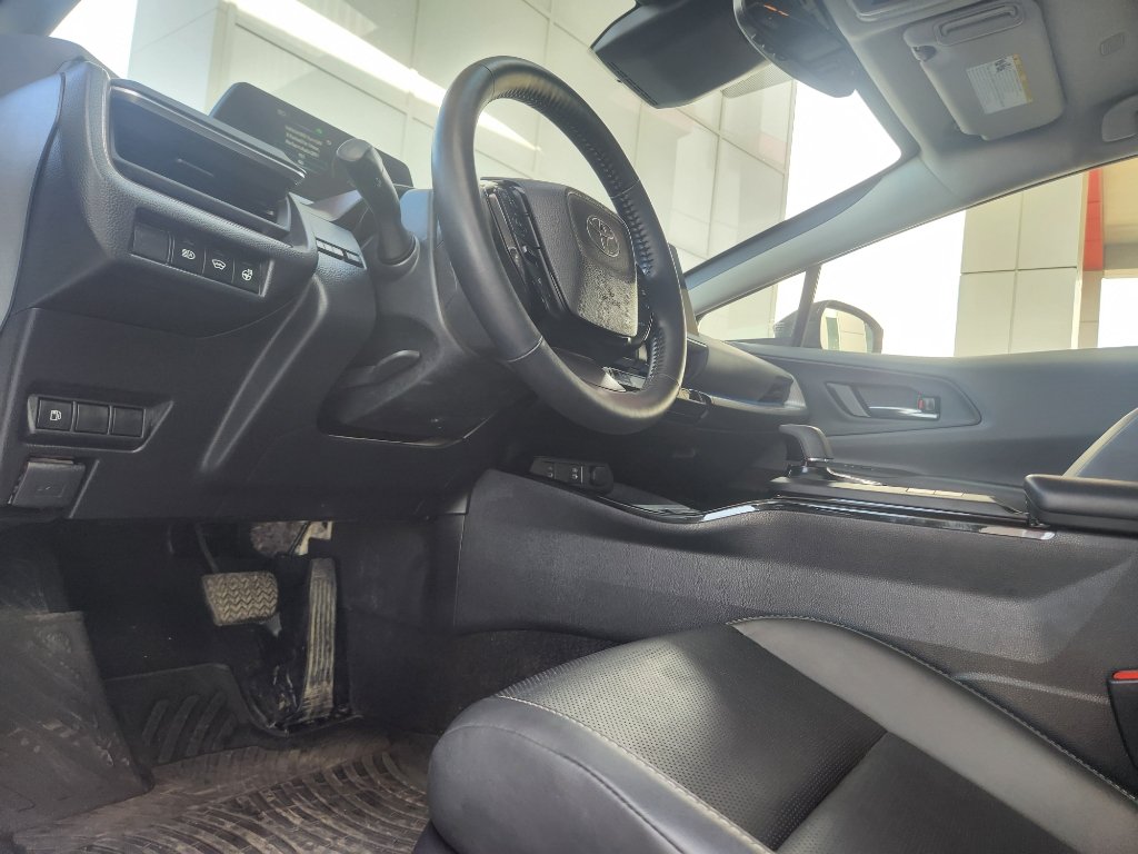 Used 2024 Toyota Prius XLE AWD/4WD image 17