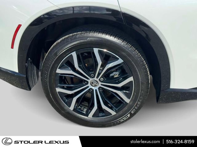Used 2025 Toyota Crown Signia AWD/4WD image 9