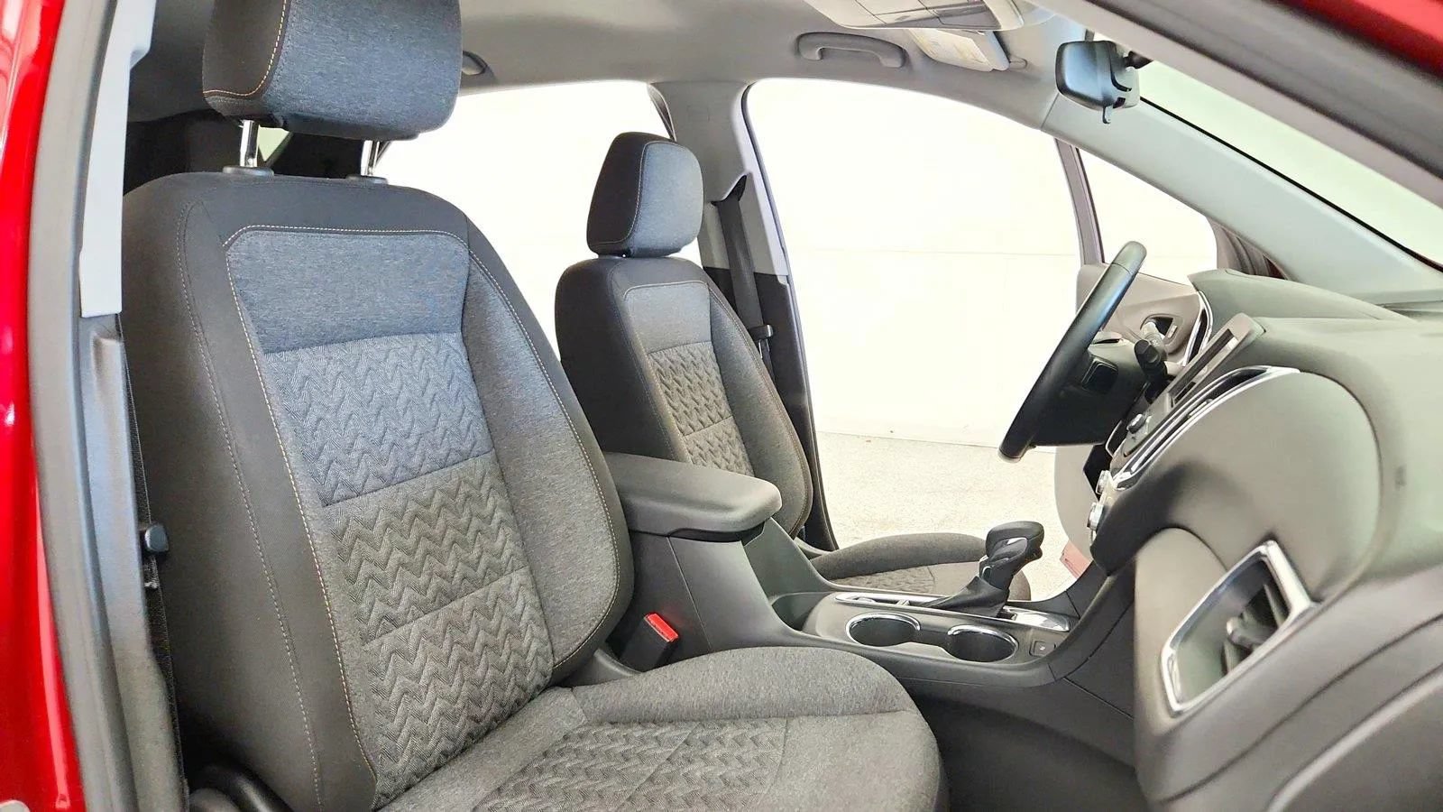 Used 2024 Chevrolet Equinox LT FWD image 31