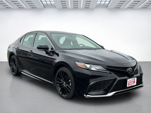 Used 2022 Toyota Camry XSE FWD image 2