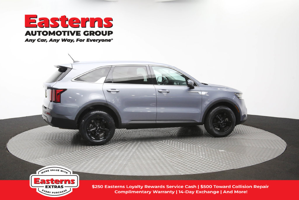 Used 2023 Kia Sorento LX AWD/4WD image 43