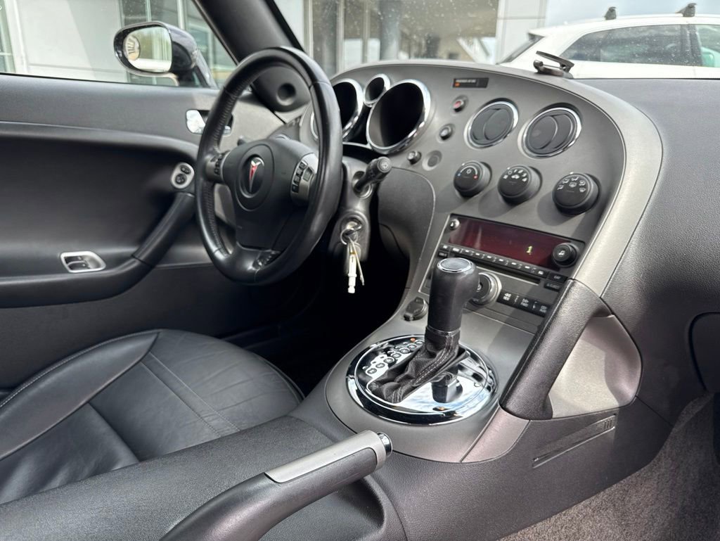 Used 2007 Pontiac Solstice Convertible w/ Premium Package RWD image 32
