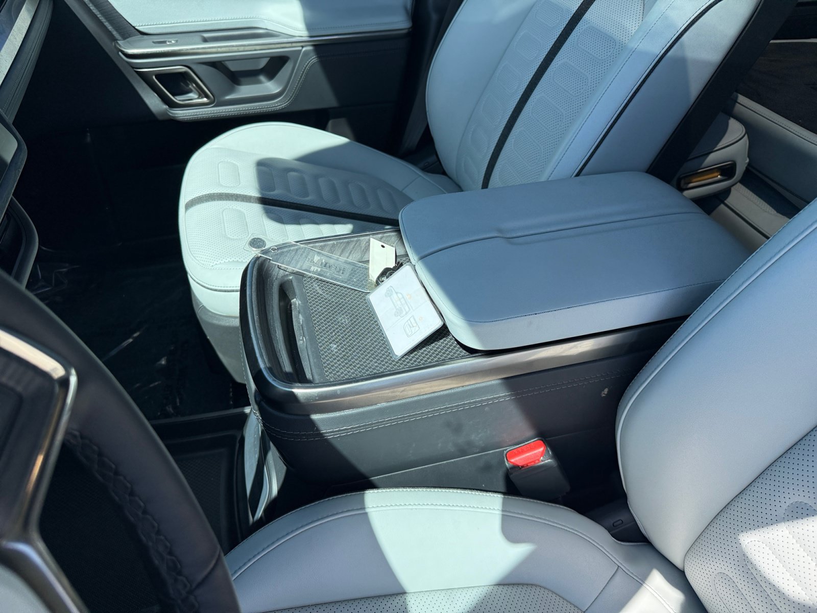 Used 2024 Rivian R1S Adventure Dual AWD/4WD image 14