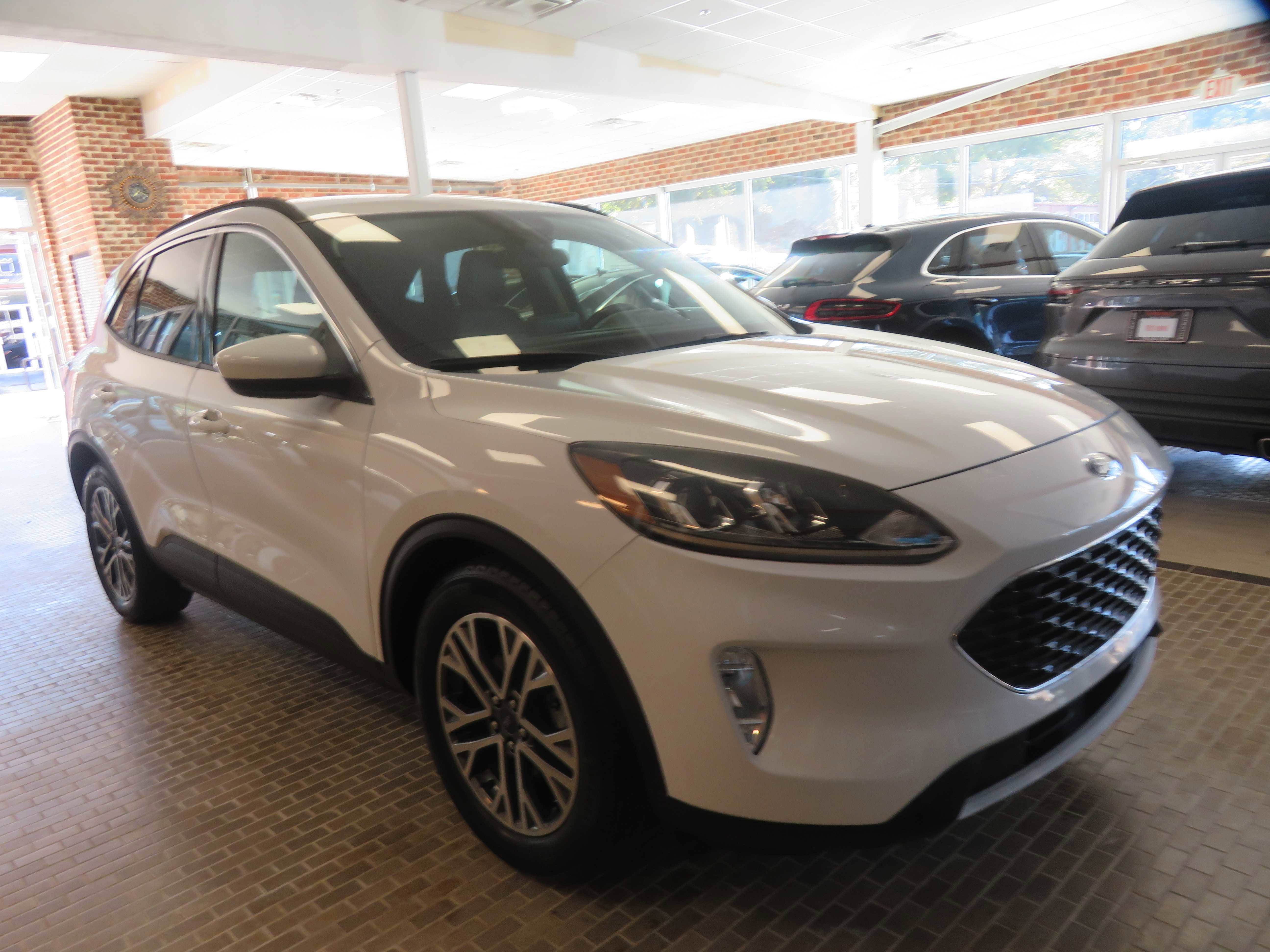 Used 2020 Ford Escape SEL image 3