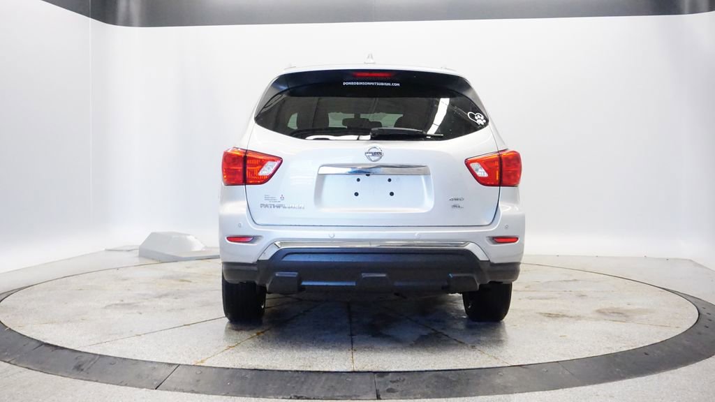 Used 2019 Nissan Pathfinder SL image 4