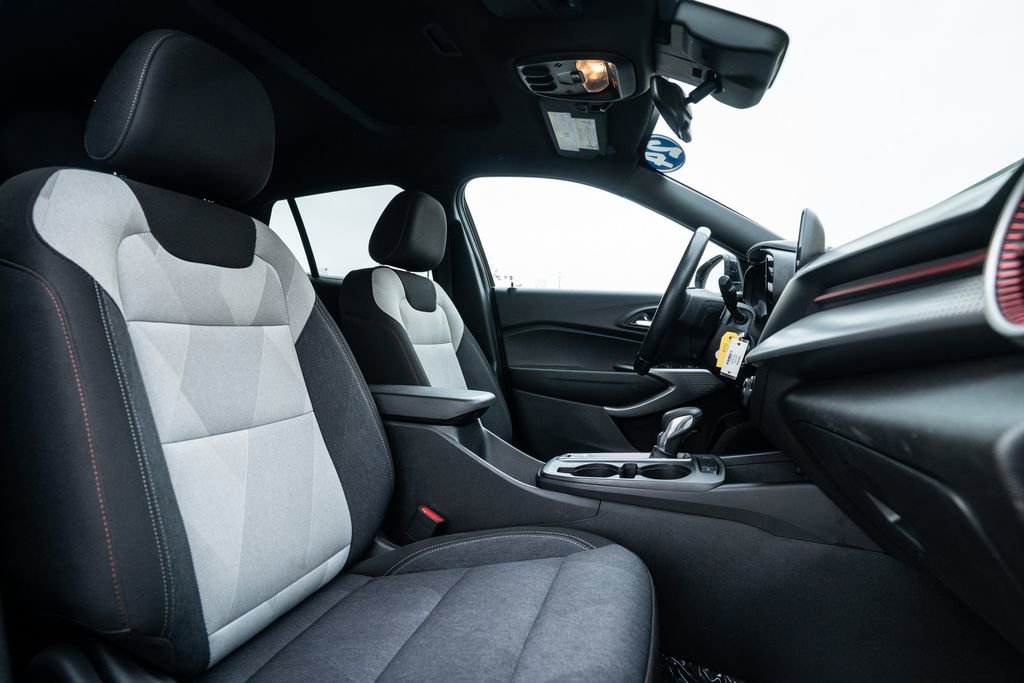 Used 2024 Chevrolet Trax RS w/ Sunroof Package image 14