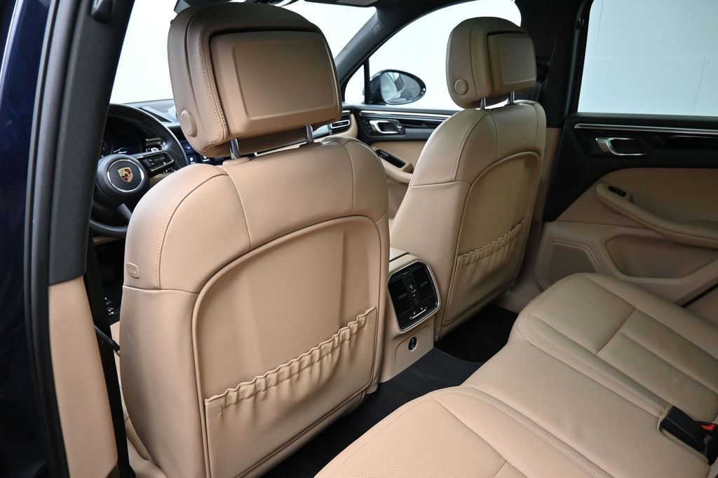 Certified 2023 Porsche Macan Turbo AWD/4WD image 8