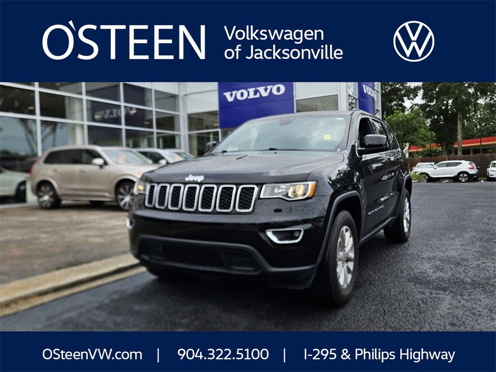 Used 2021 Jeep Grand Cherokee Laredo image 1