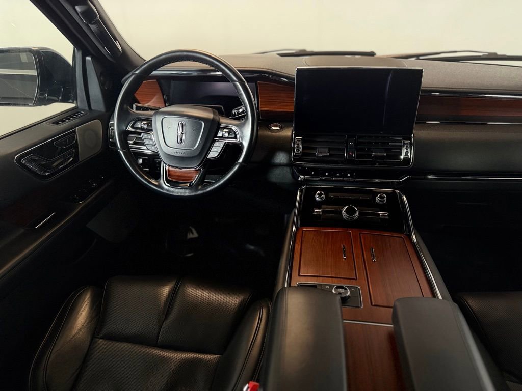 Used 2023 Lincoln Navigator Reserve image 12