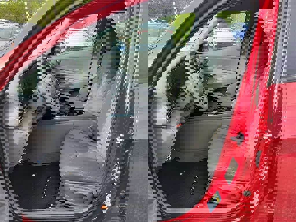 New 2025 Hyundai Elantra SEL image 24