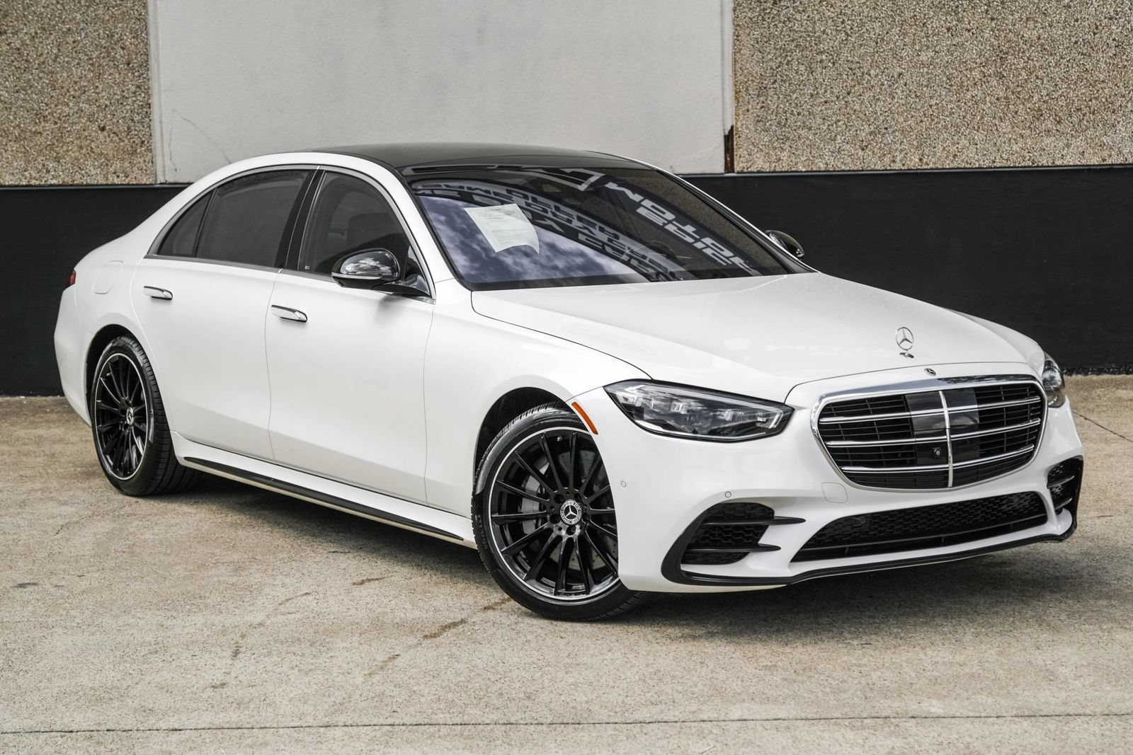 Used 2022 Mercedes-Benz S 580 4MATIC Sedan w/ AMG Line Package image 5