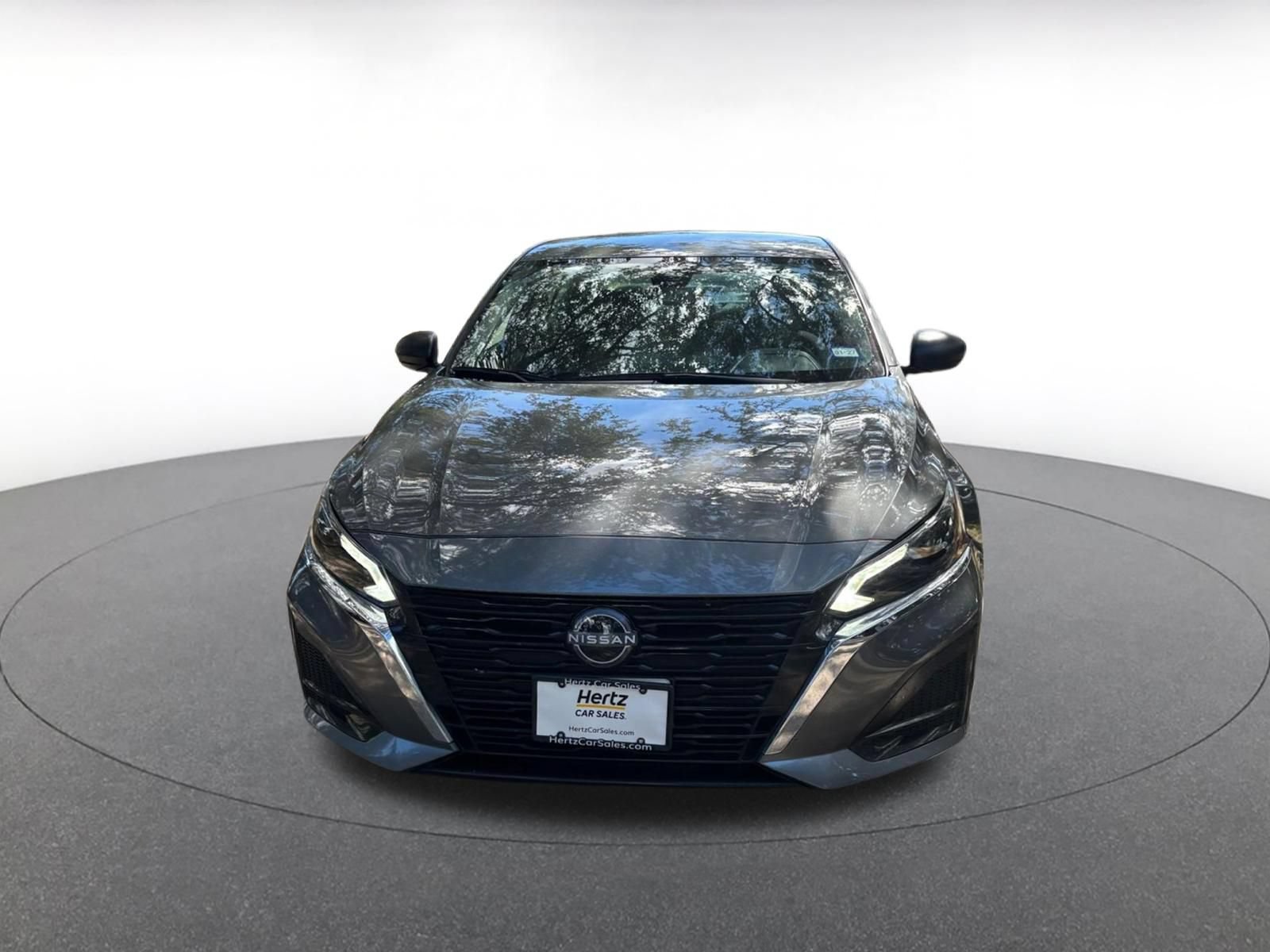 Used 2025 Nissan Altima 2.5 SV FWD image 2