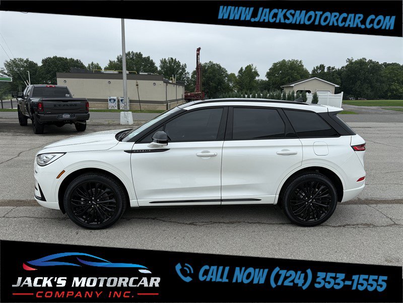 Used 2024 Lincoln Corsair Reserve w/ Equipment Group 201A AWD/4WD image 3