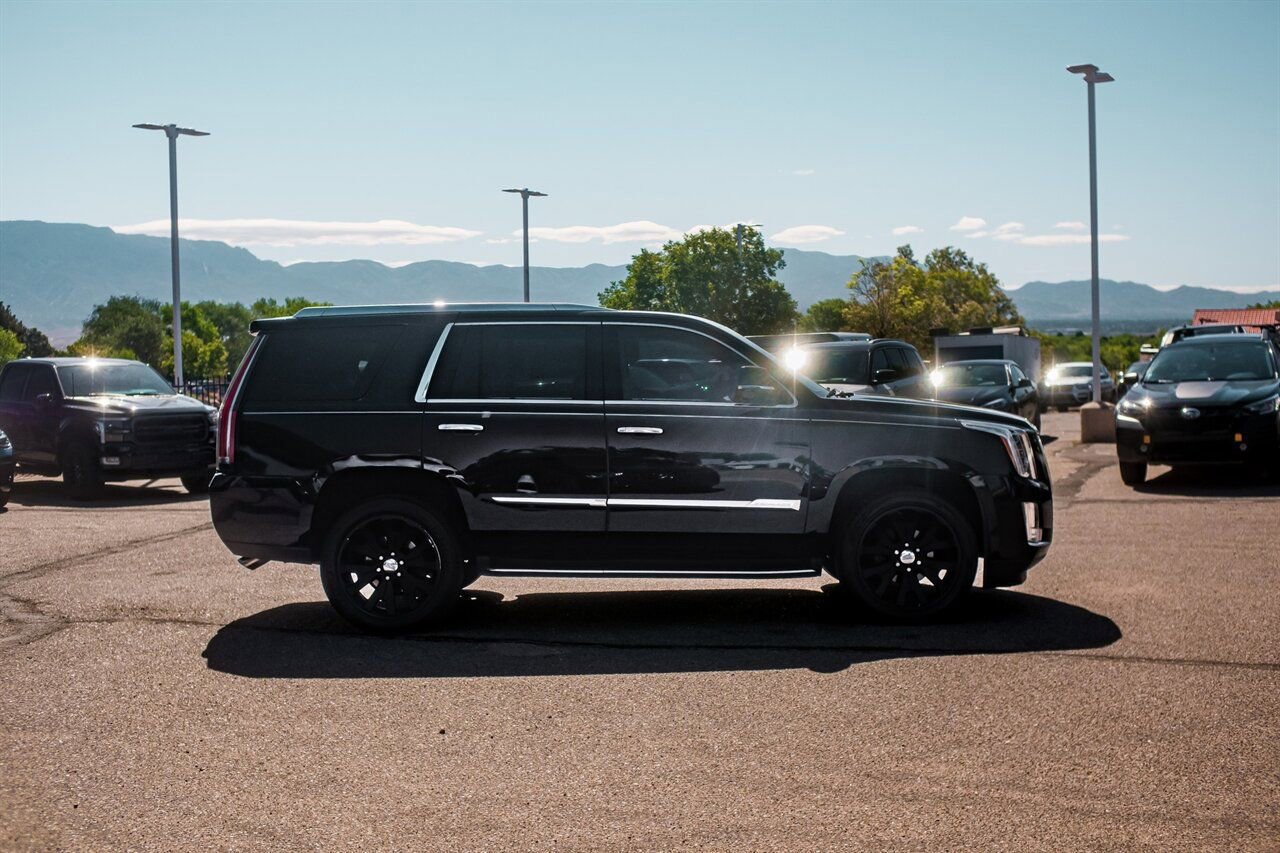 Used 2017 Cadillac Escalade Luxury AWD/4WD image 8