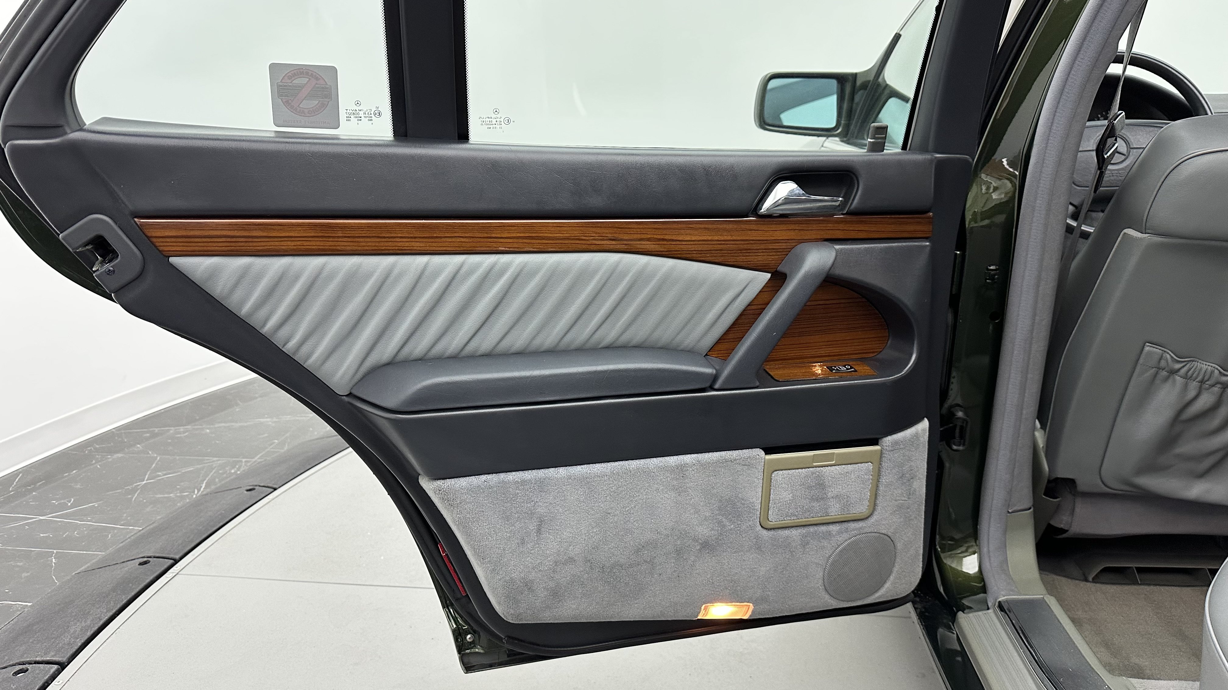 Used 1992 Mercedes-Benz 300 SE image 30