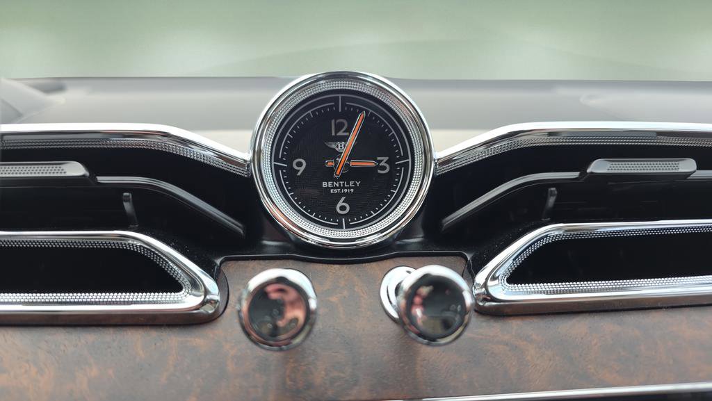 Used 2023 Bentley Bentayga image 28