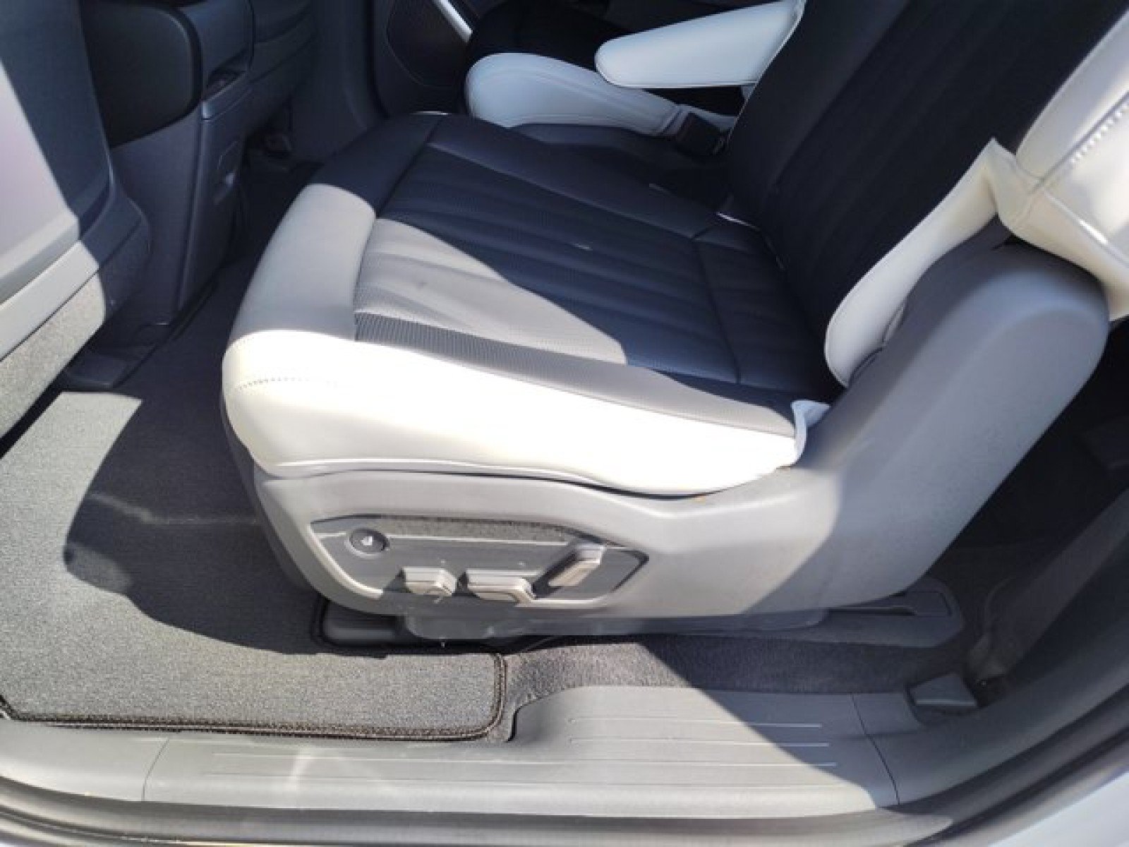 Used 2025 Kia EV9 GT-Line AWD/4WD image 31