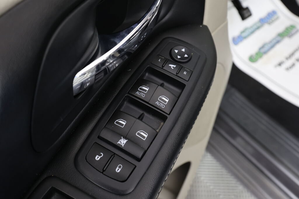 Used 2017 Dodge Grand Caravan SXT FWD image 29