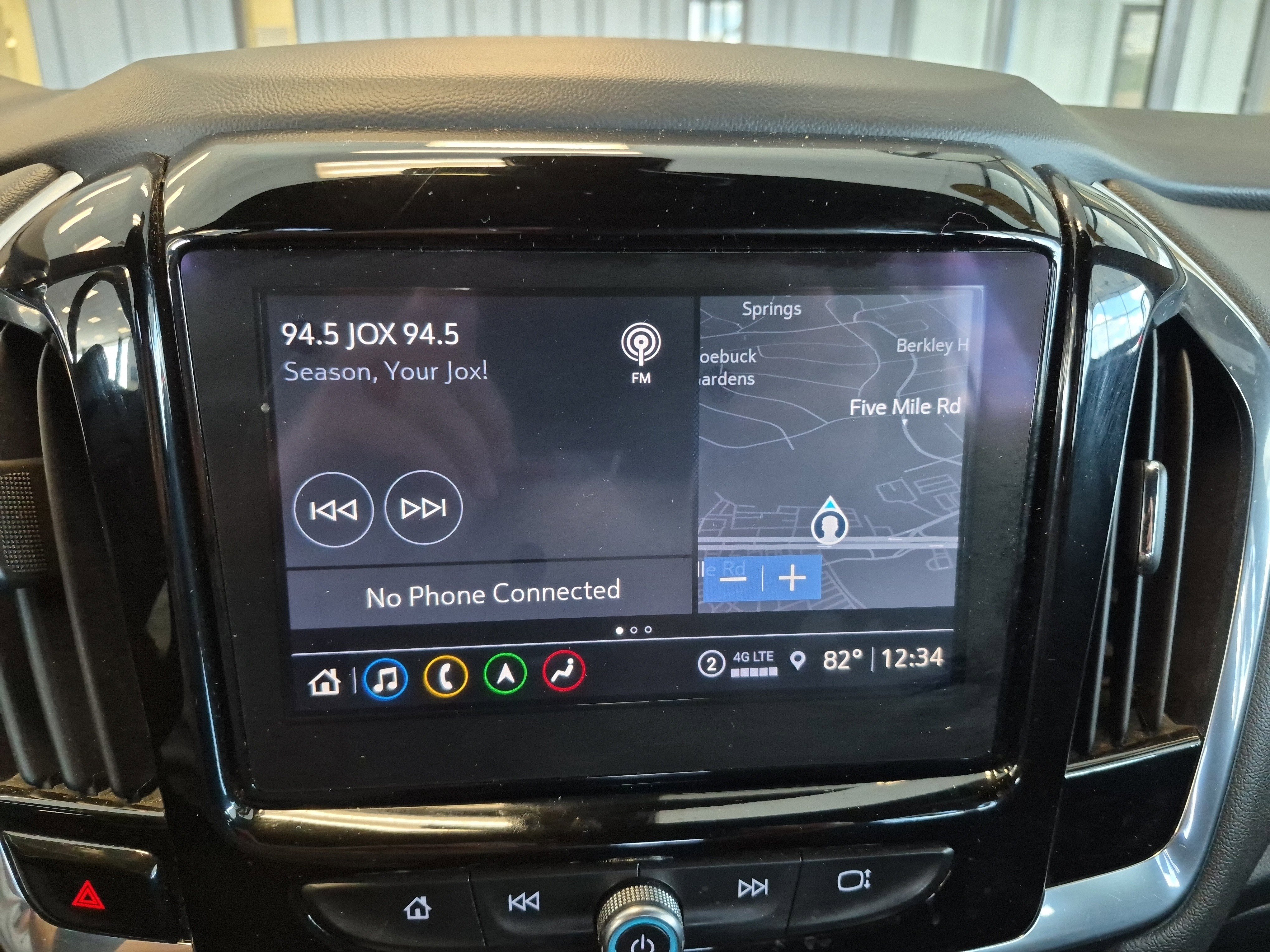 Used 2023 Chevrolet Traverse RS image 36