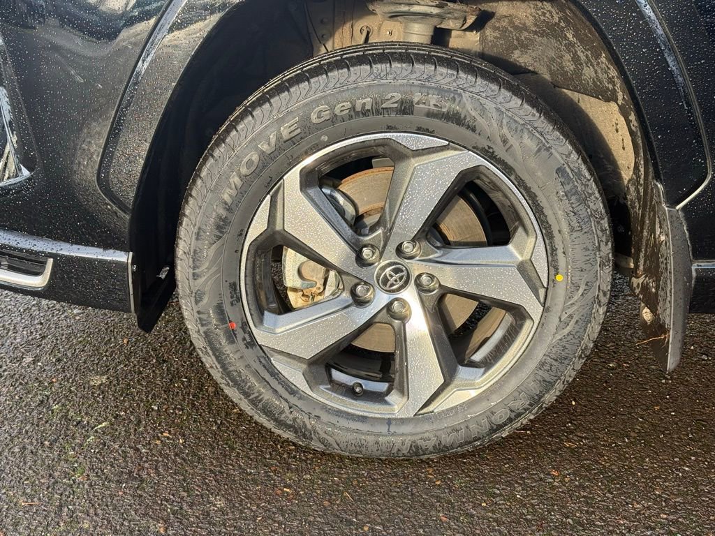 Used 2024 Toyota RAV4 SE image 9