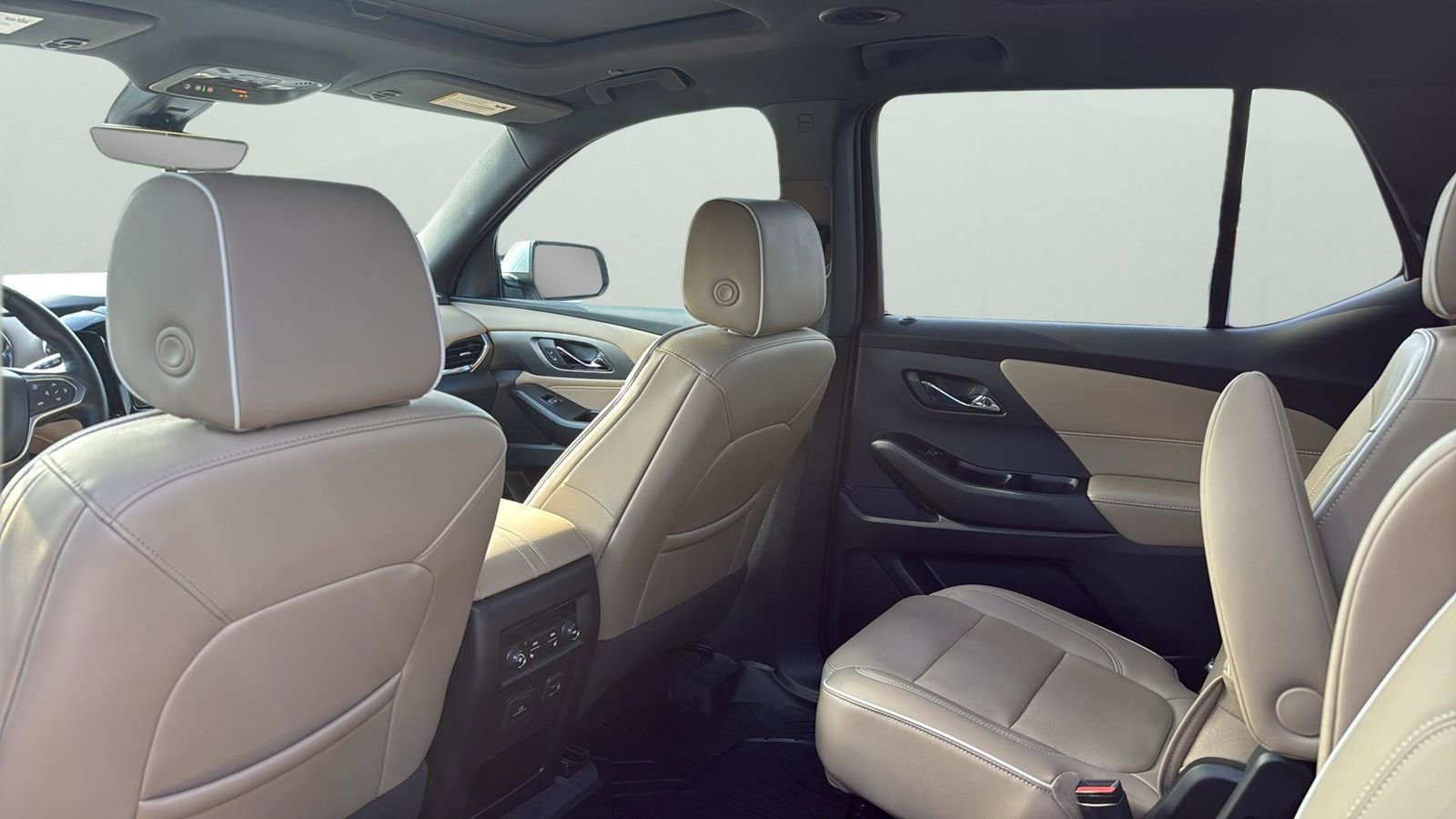 Used 2023 Chevrolet Traverse Premier image 29