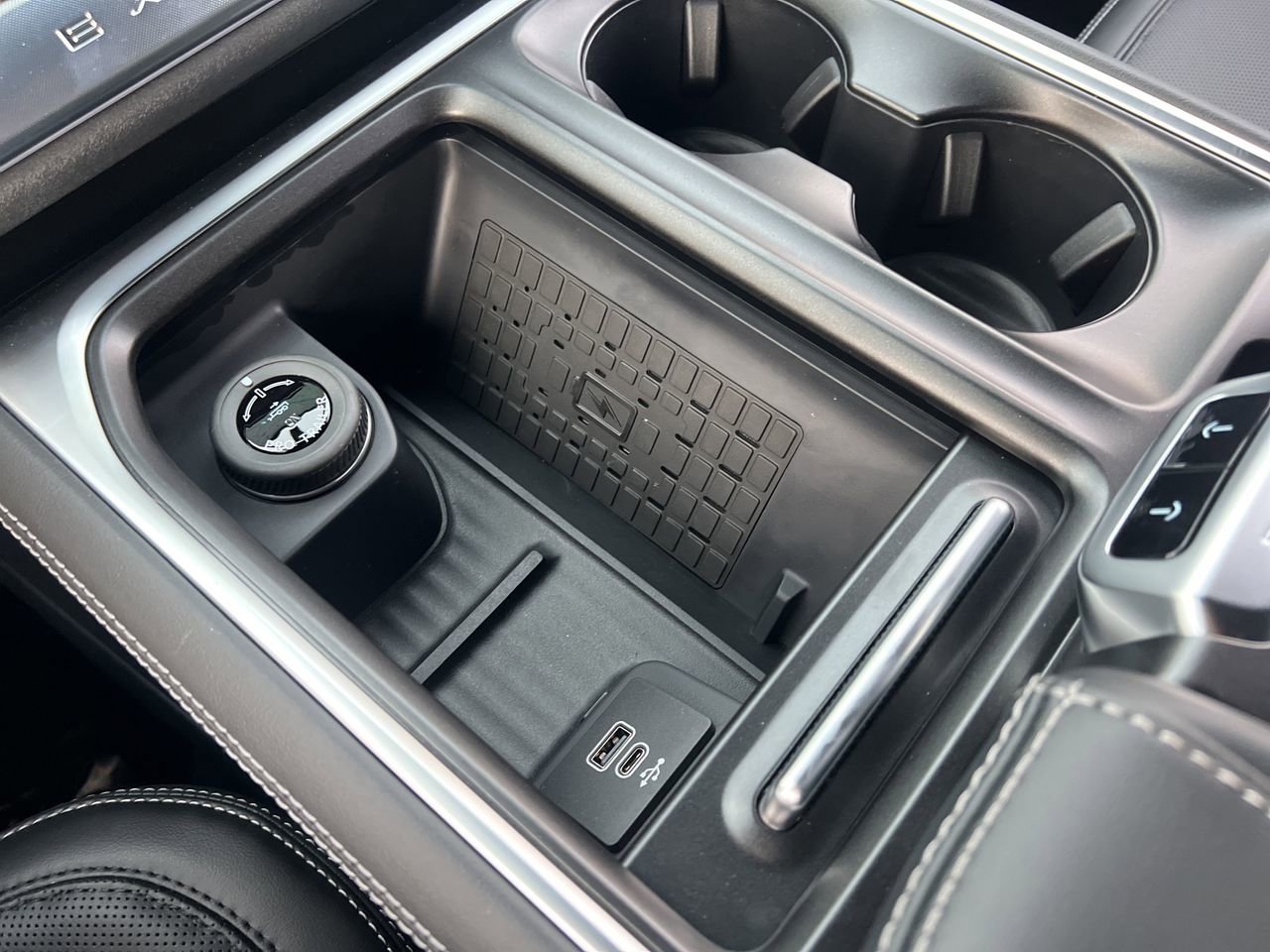 New 2025 Ford Expedition Max Platinum w/ Stealth Performance Package image 8