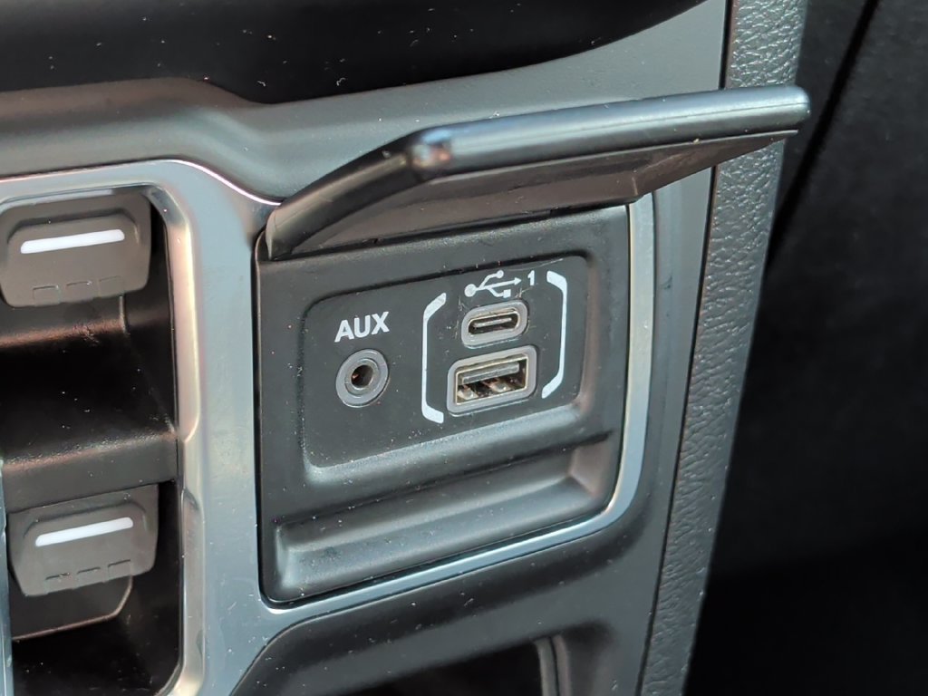 Used 2021 Jeep Wrangler Unlimited Sahara AWD/4WD image 28