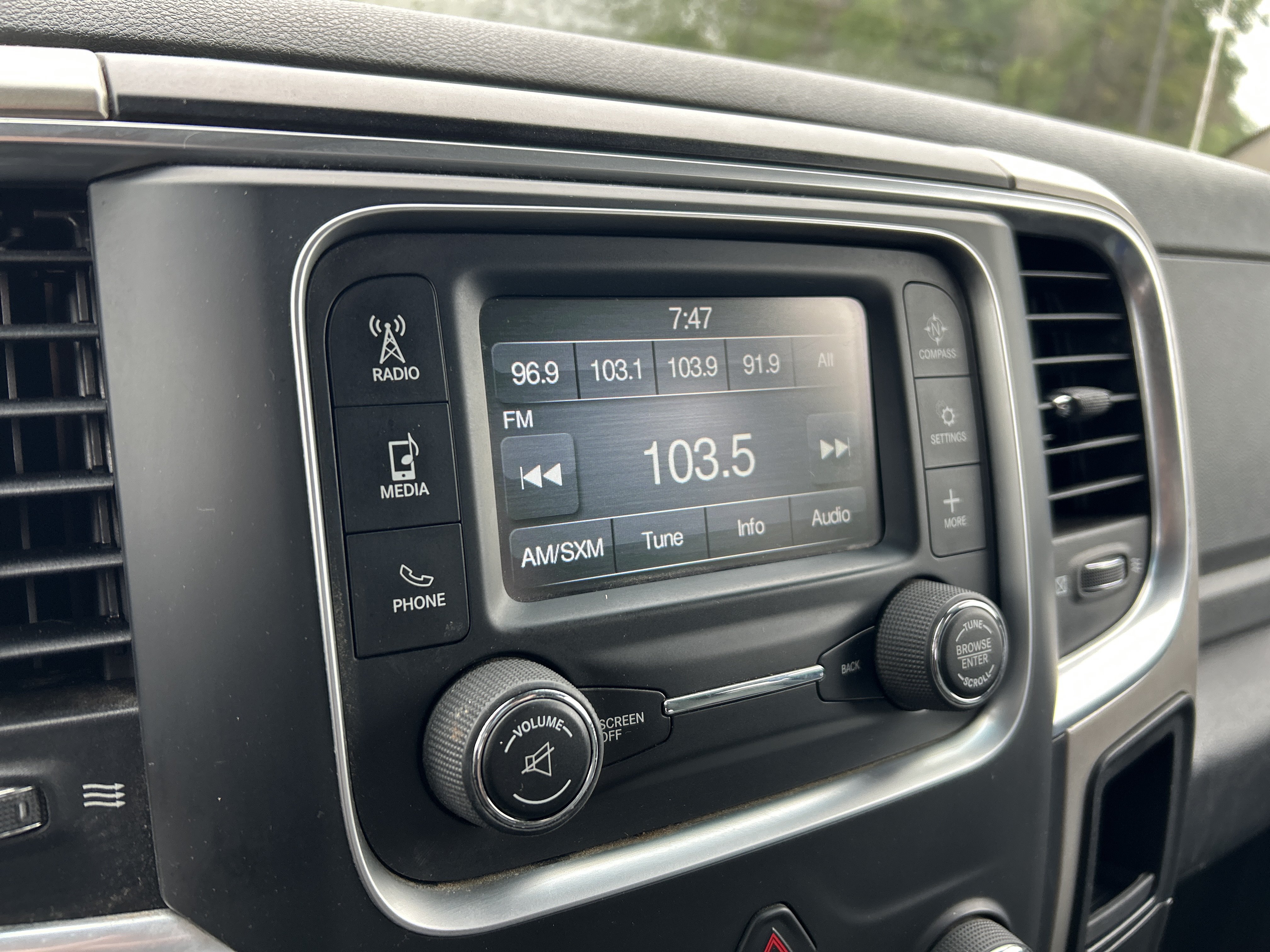 Used 2017 RAM 1500 Classic SLT AWD/4WD image 16