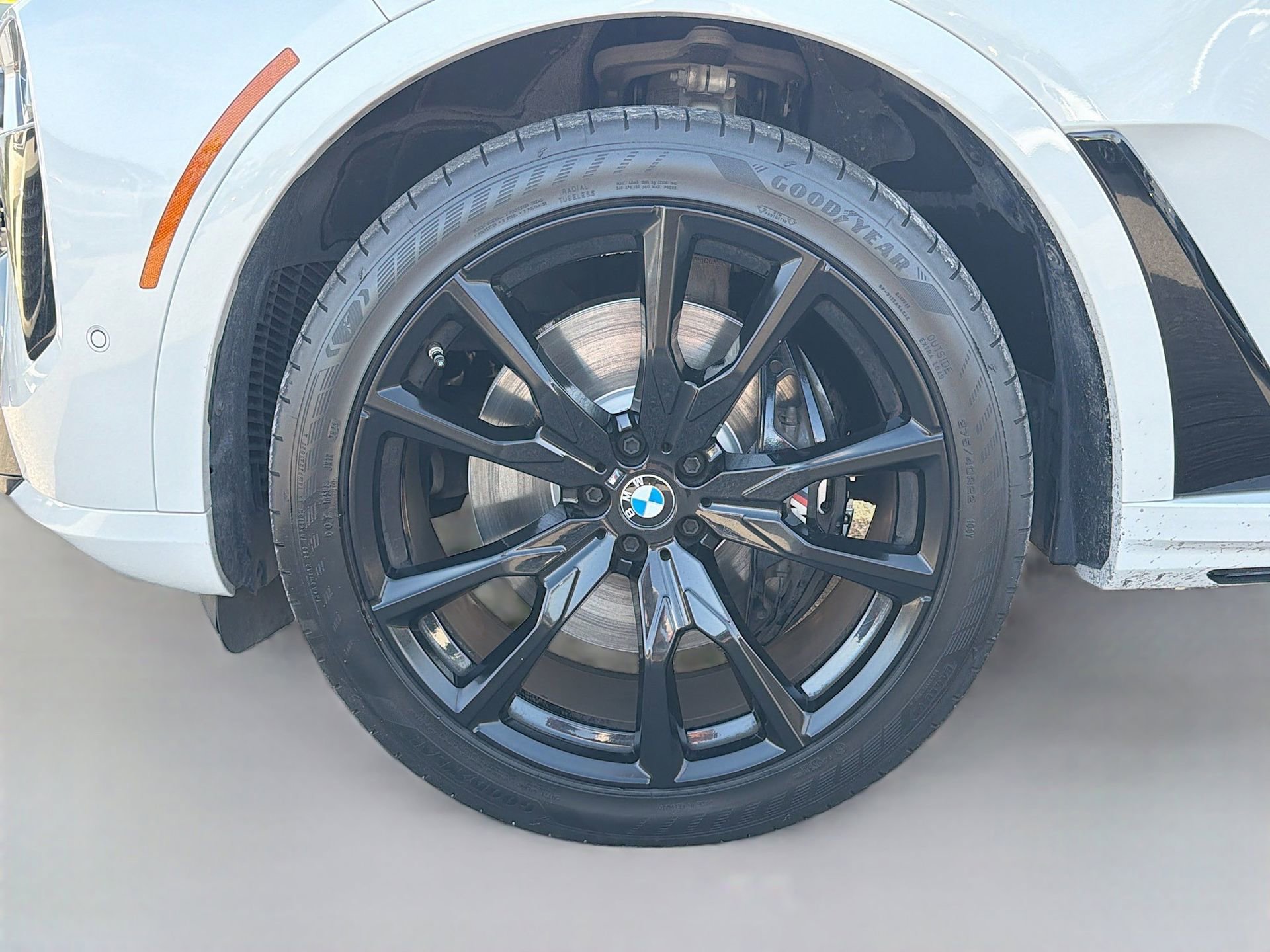 Used 2023 BMW X7 xDrive40i w/ Executive Package image 45