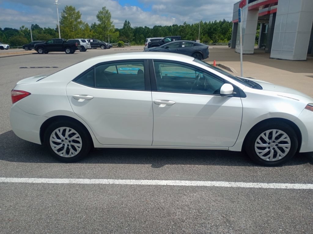 Used 2017 Toyota Corolla LE FWD image 4