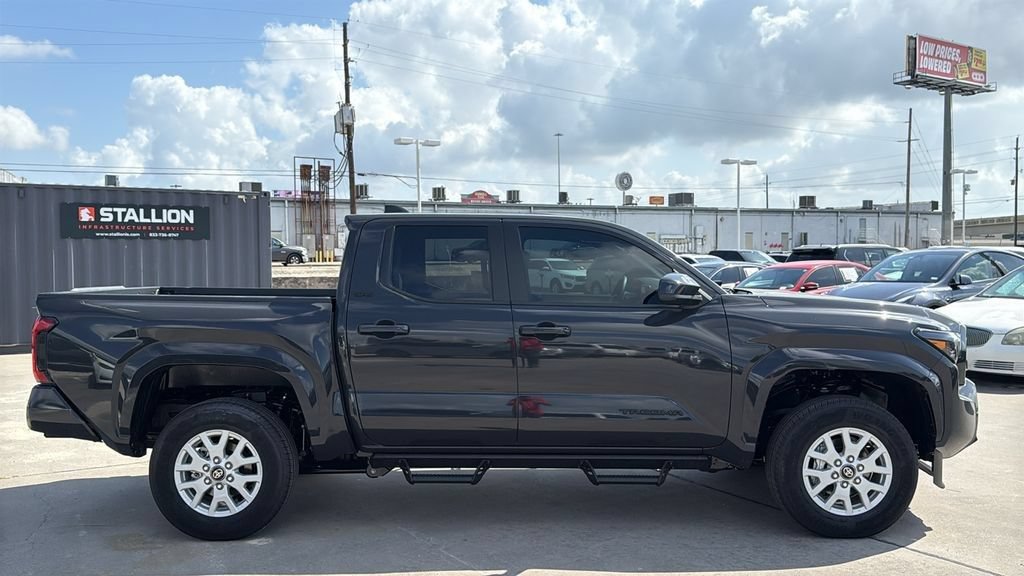 Used 2026 Toyota Tacoma SR5 AWD/4WD image 8
