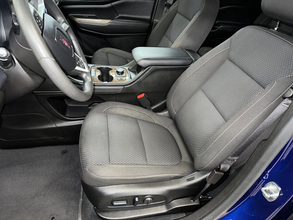 Certified 2023 GMC Acadia SLE w/ Driver Convenience Package image 2