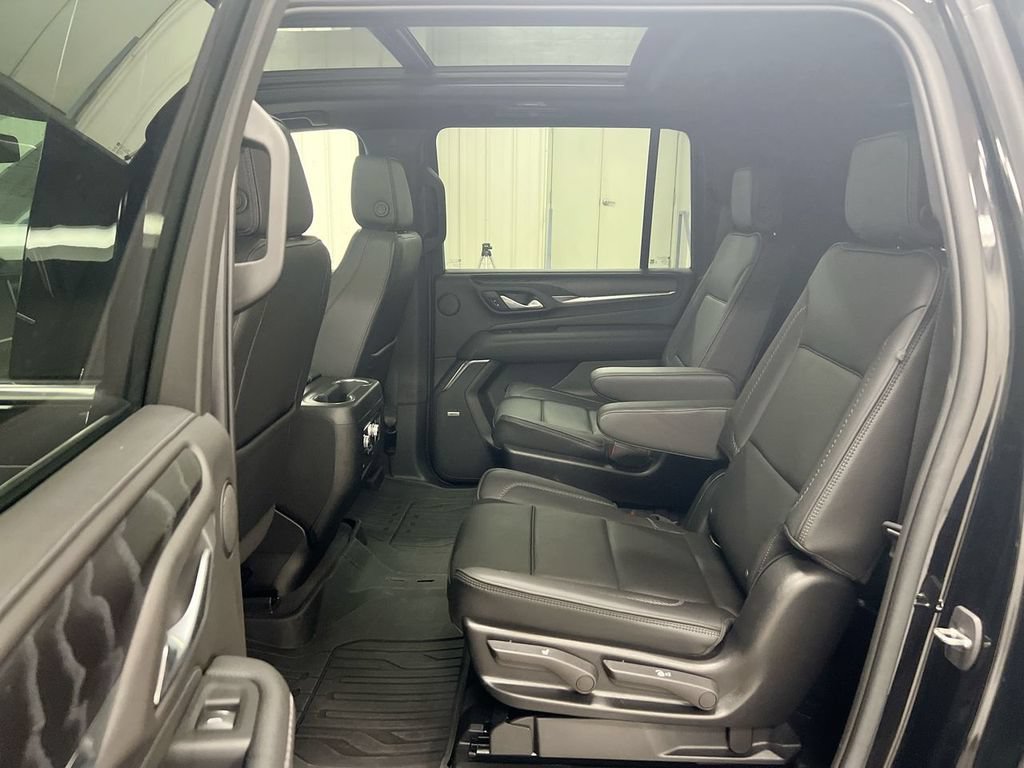 Used 2022 GMC Yukon XL Denali AWD/4WD image 24