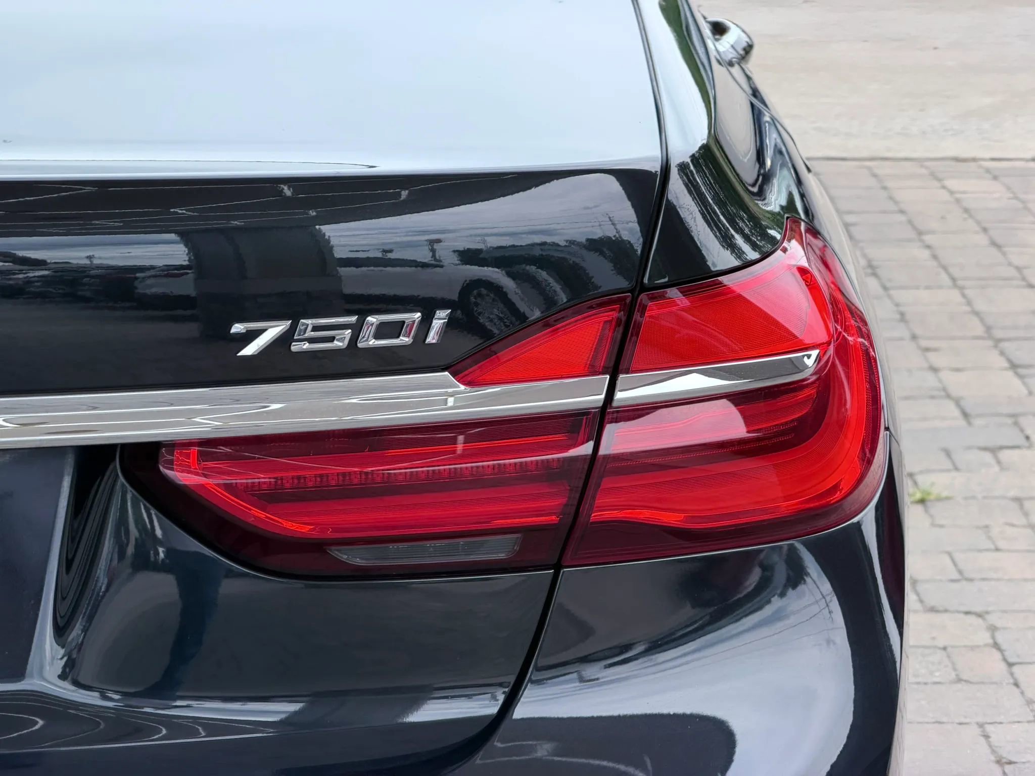 Used 2017 BMW 750i xDrive AWD/4WD image 16