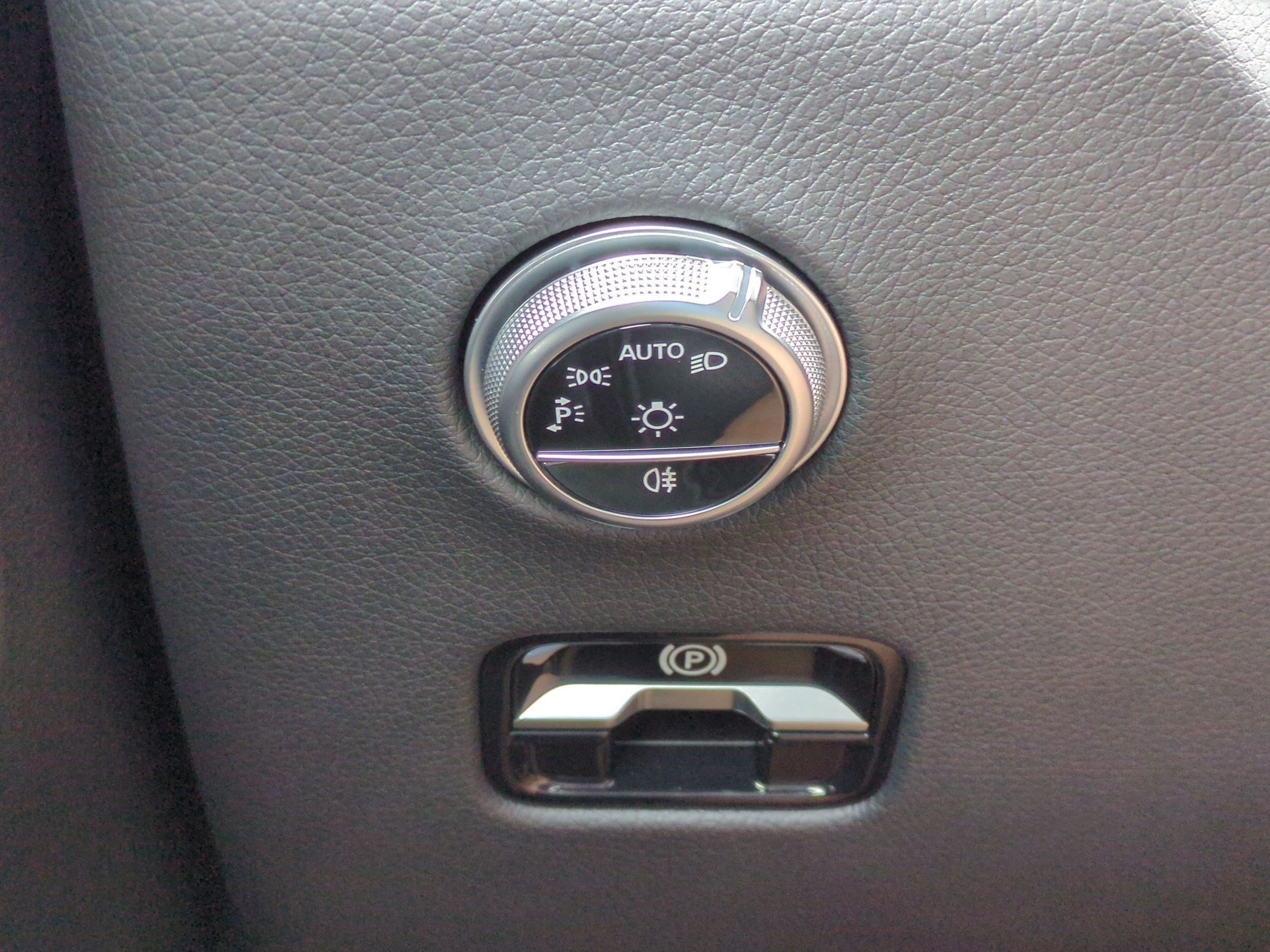 Certified 2025 Mercedes-Benz GLC 300 4MATIC image 17