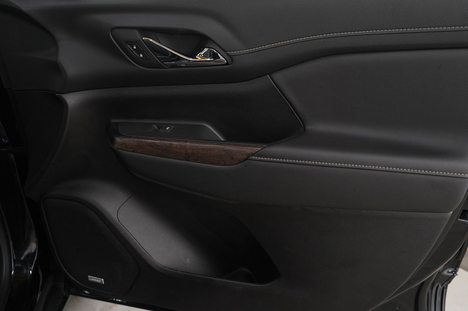 Used 2023 GMC Acadia Denali image 9