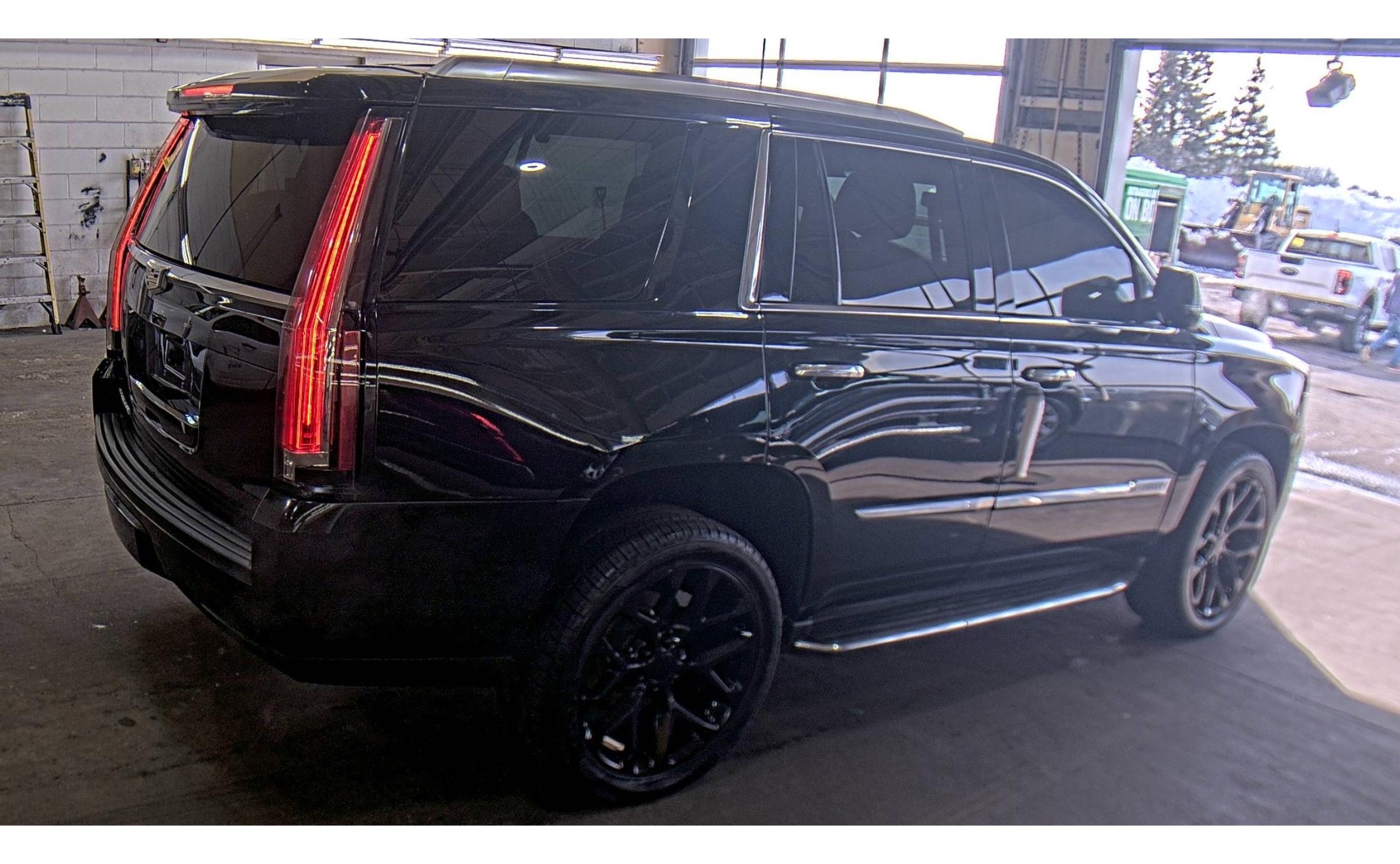 Used 2017 Cadillac Escalade Luxury image 4