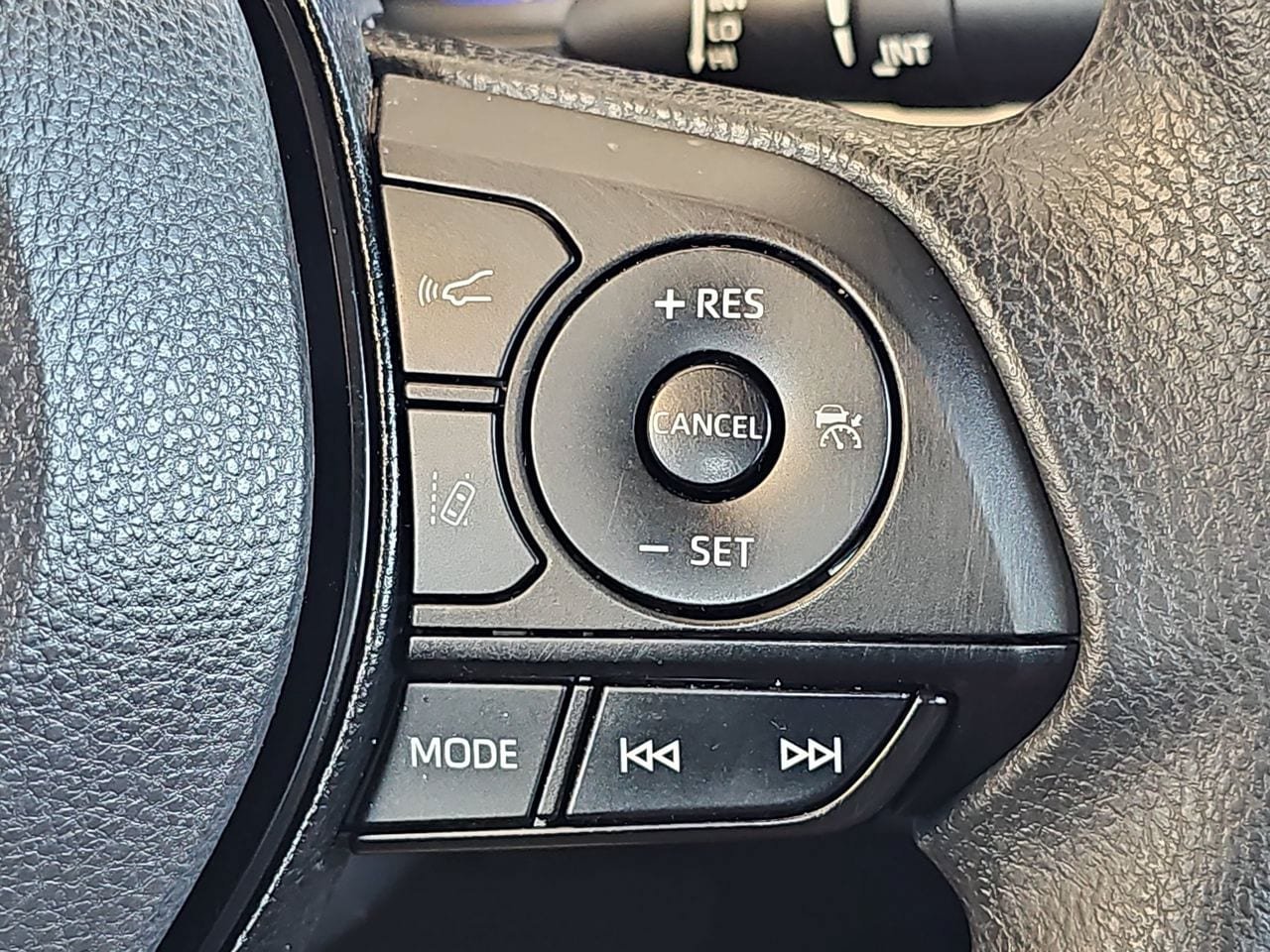 Used 2022 Toyota Corolla LE FWD image 22