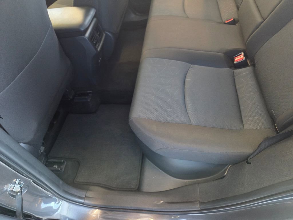 Used 2025 Toyota RAV4 XLE image 19