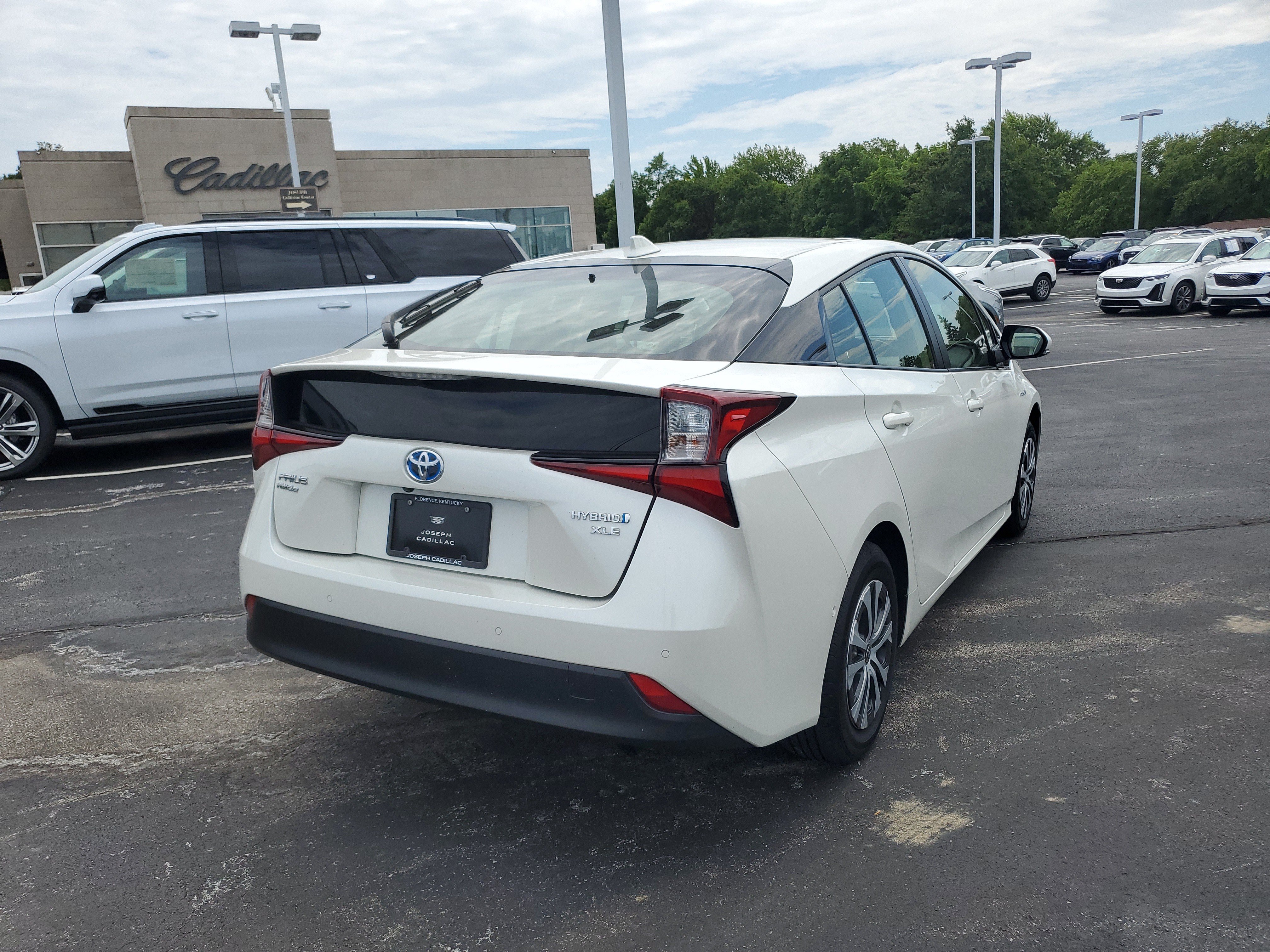 Used 2019 Toyota Prius XLE AWD/4WD image 3