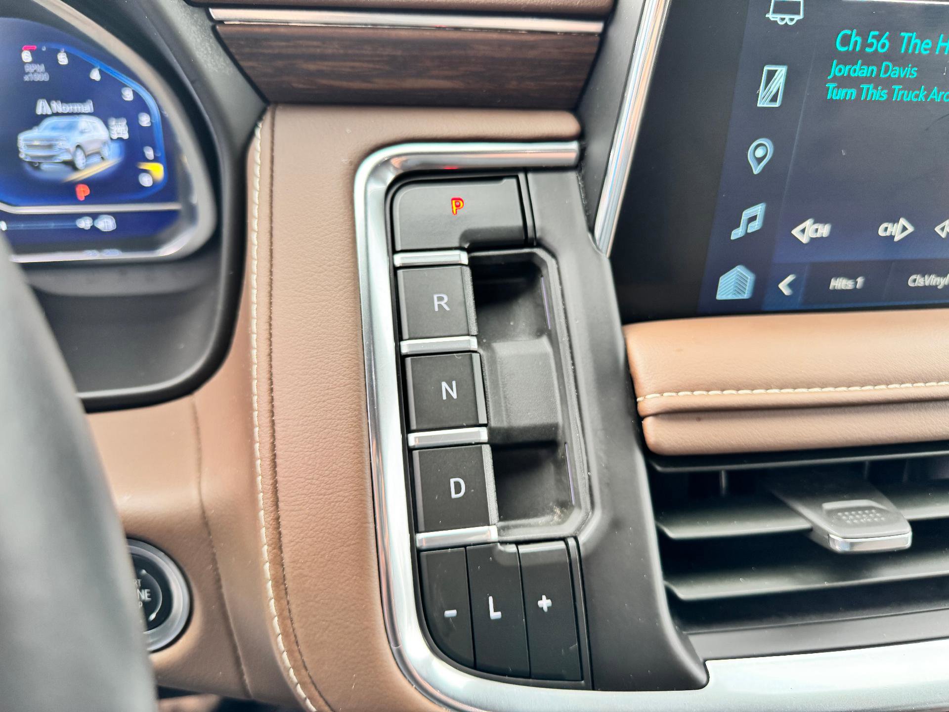 Used 2024 Chevrolet Tahoe High Country w/ Advanced Technology Package image 39