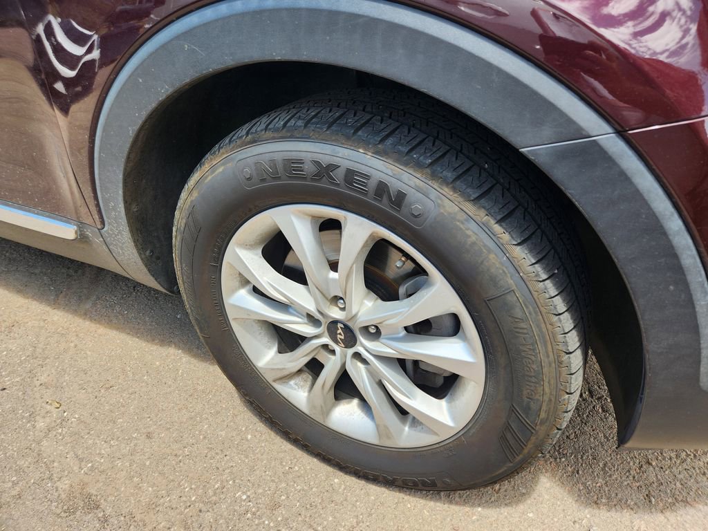Used 2022 Kia Telluride LX FWD image 22