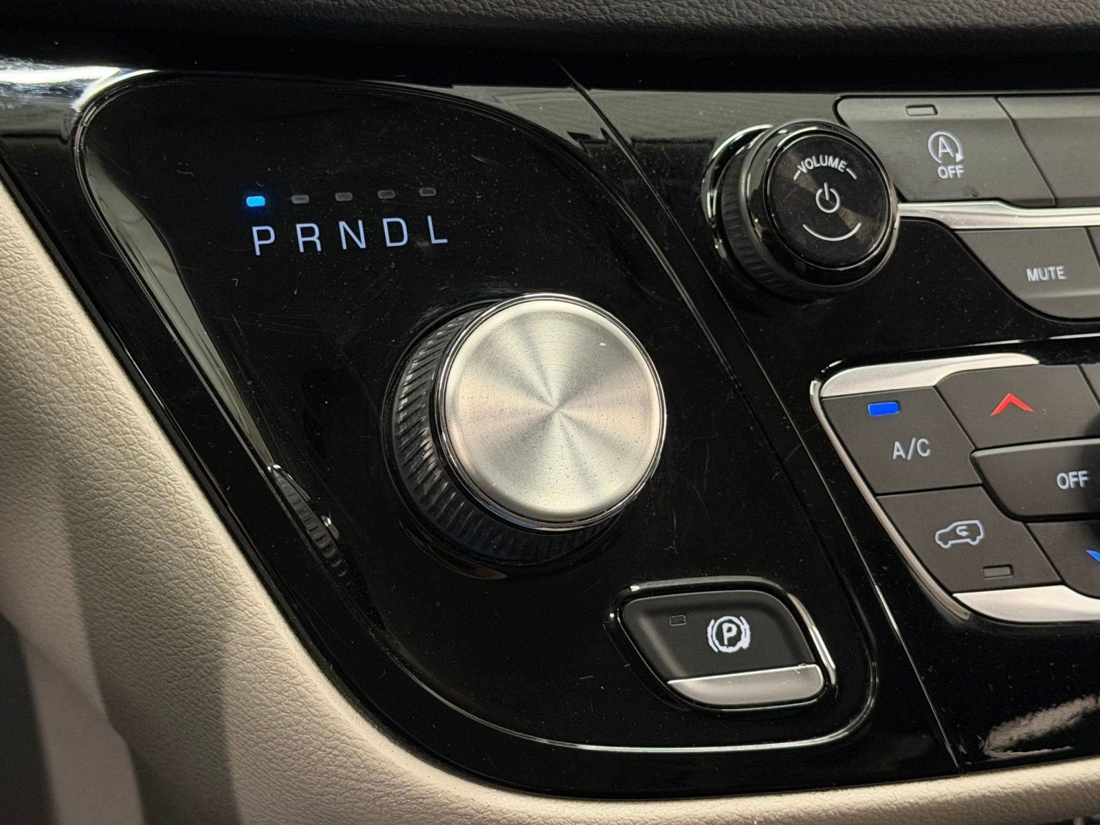 Used 2022 Chrysler Voyager LX FWD image 16