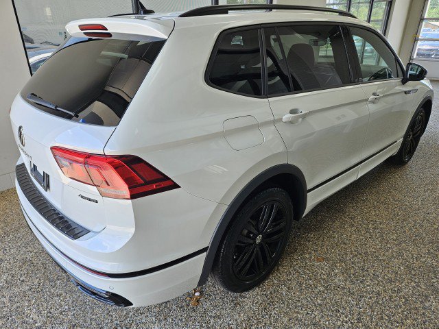 Used 2022 Volkswagen Tiguan SE R-Line AWD/4WD image 2