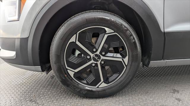 Used 2025 Kia Niro LX FWD image 28
