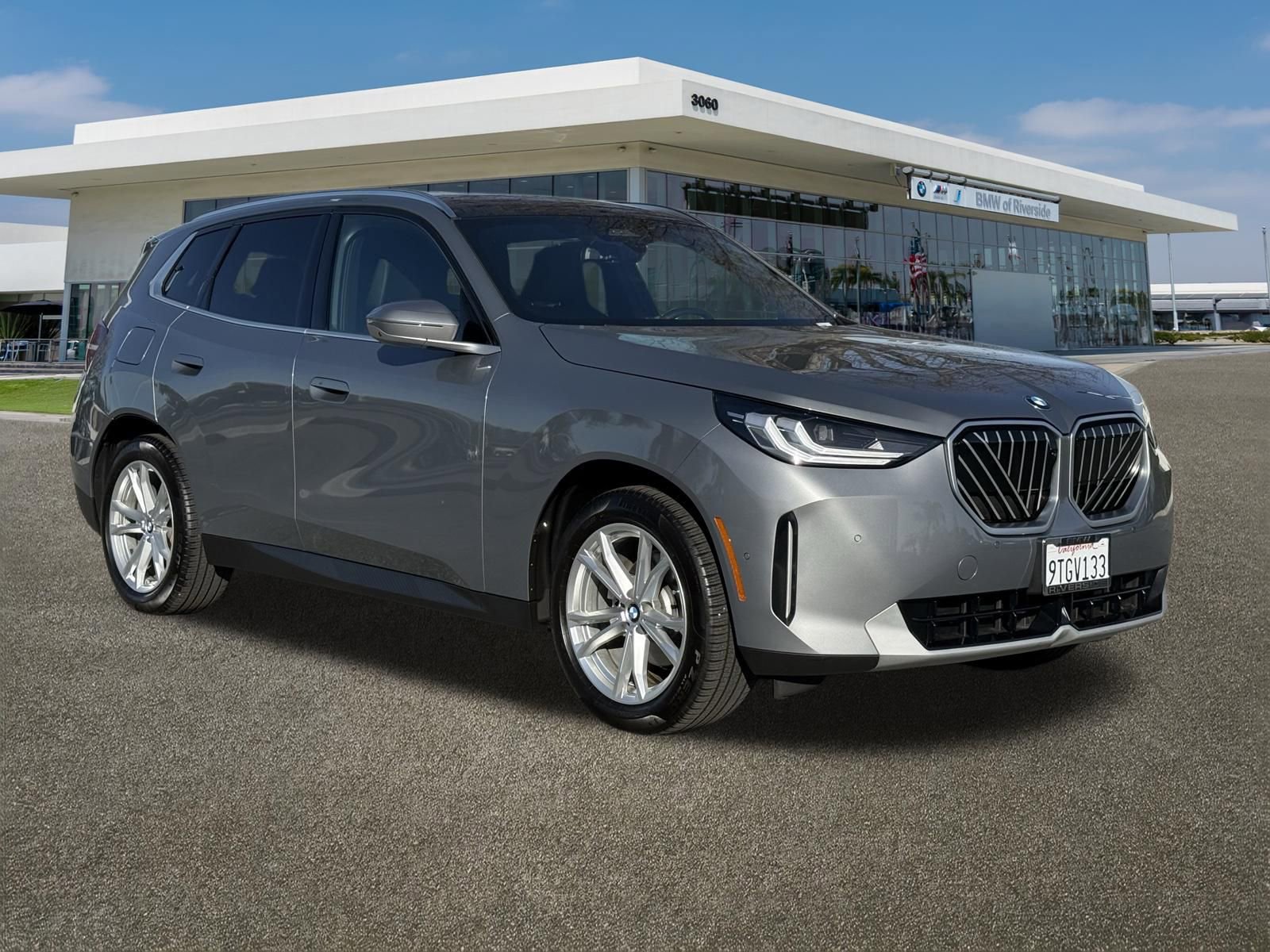 Used 2025 BMW X3 xDrive30i w/ Premium Package image 2