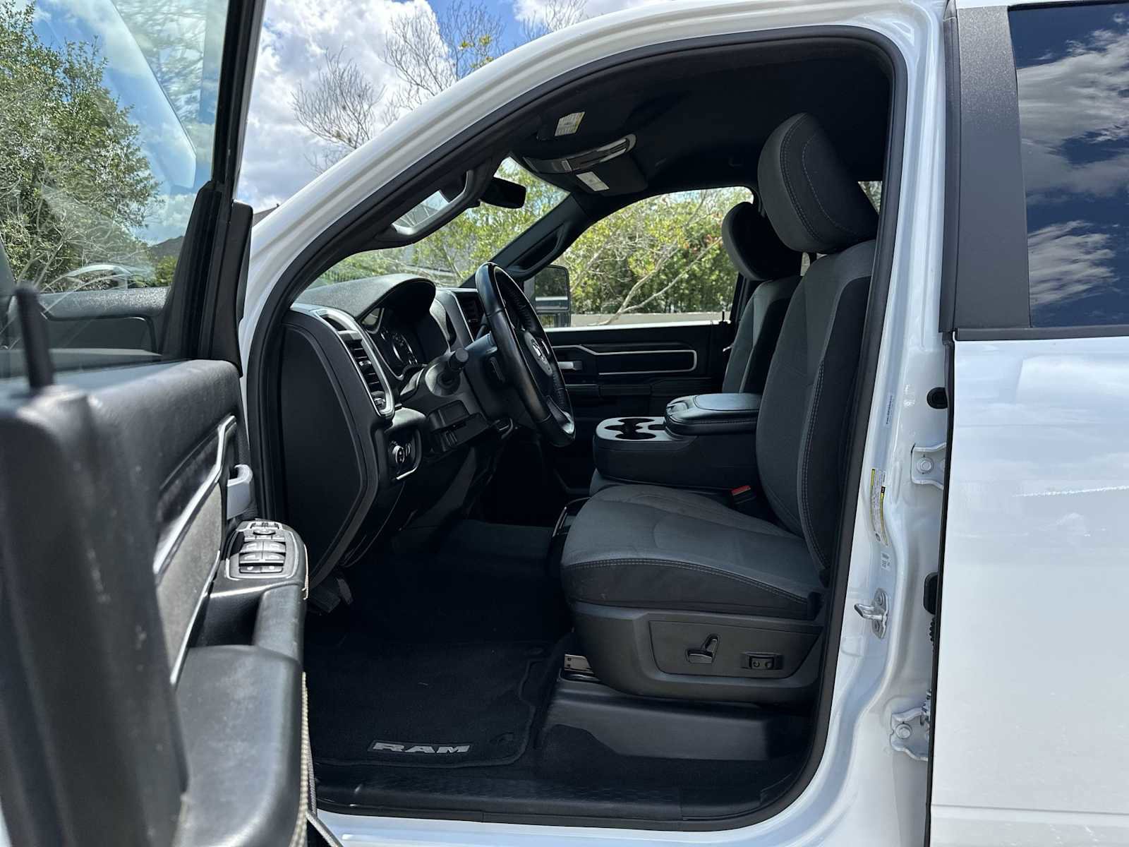 Used 2024 RAM 3500 Big Horn AWD/4WD image 2